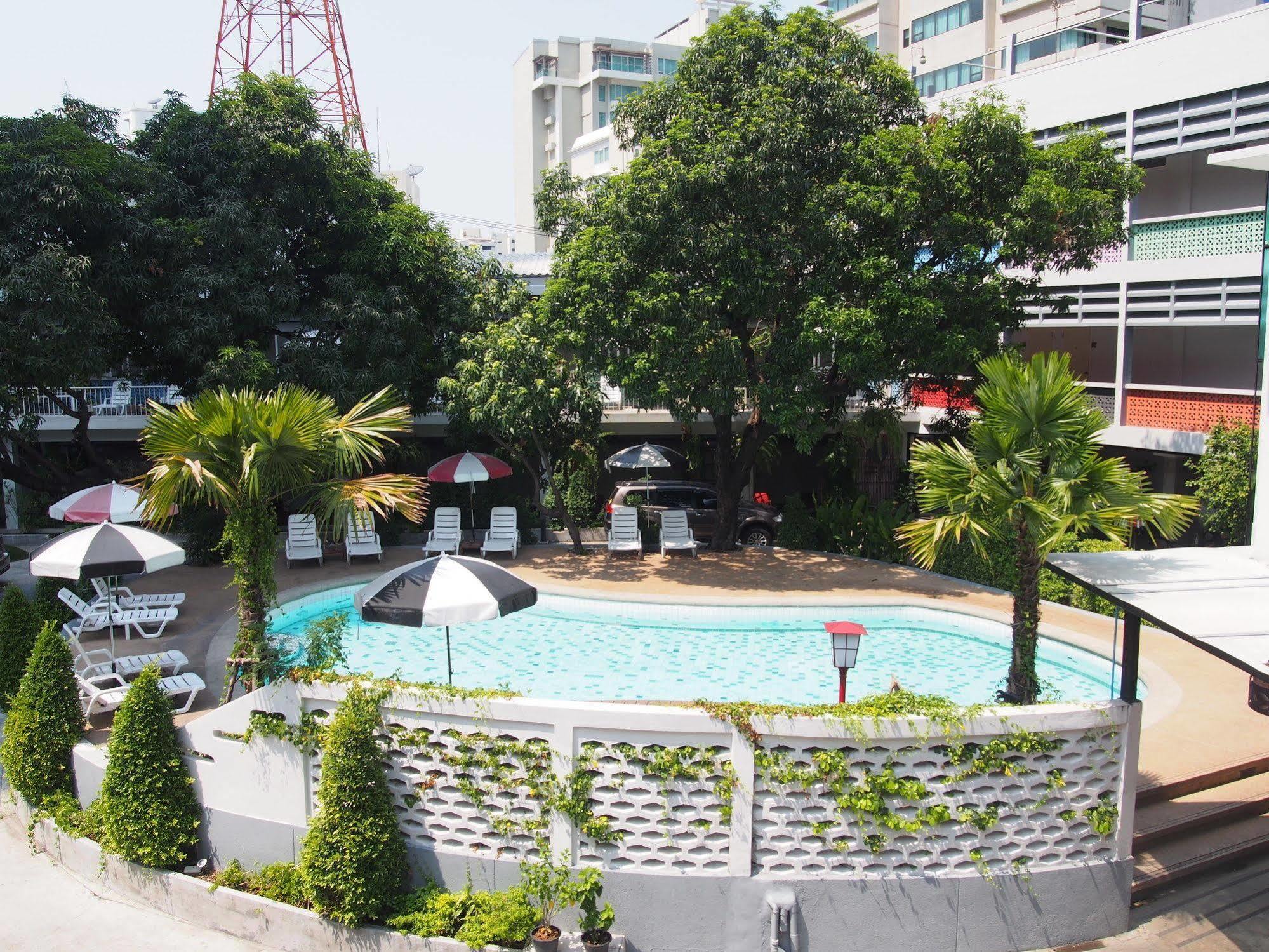 Retroasis Hotel Bangkok Luaran gambar