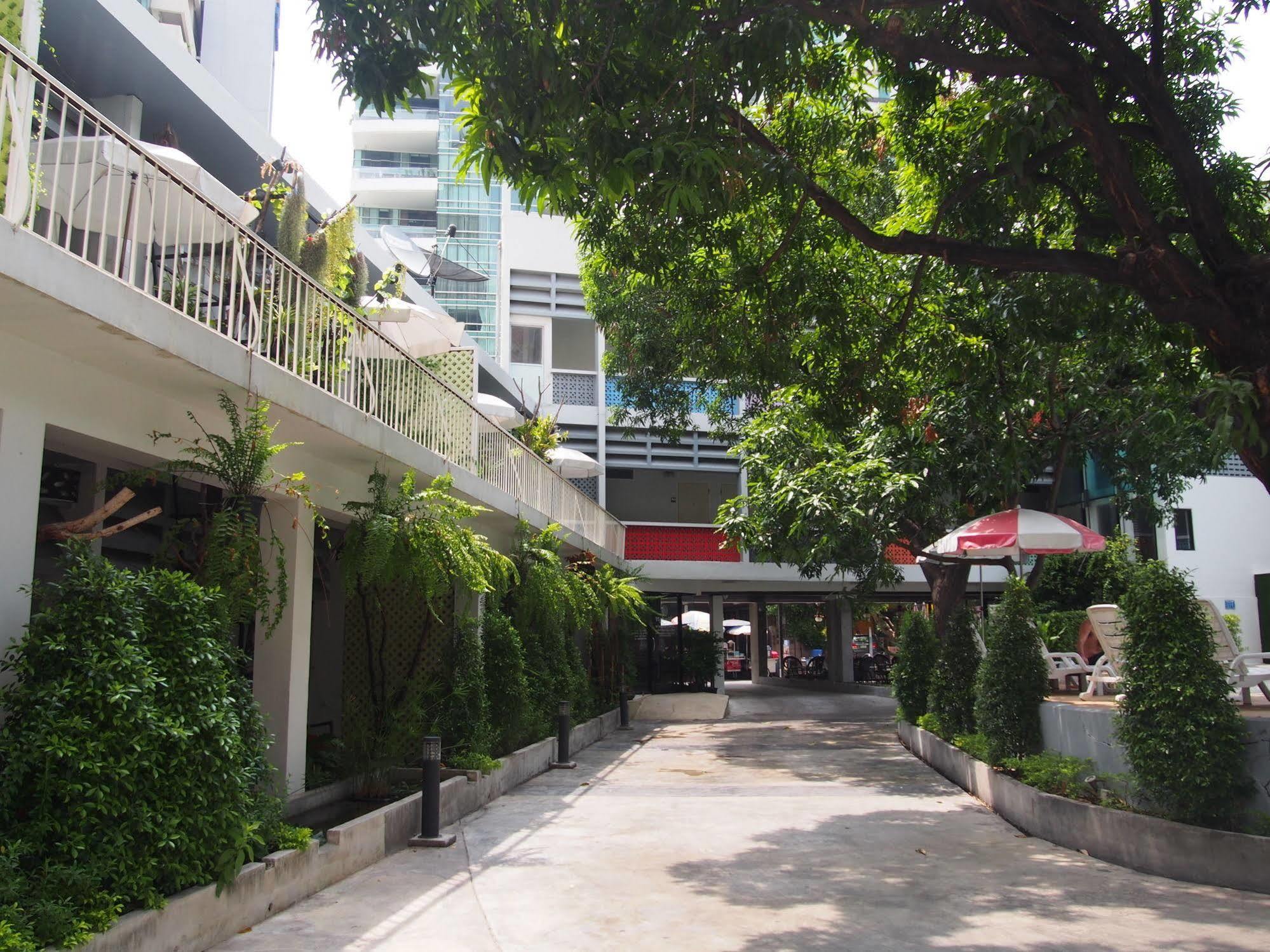 Retroasis Hotel Bangkok Luaran gambar