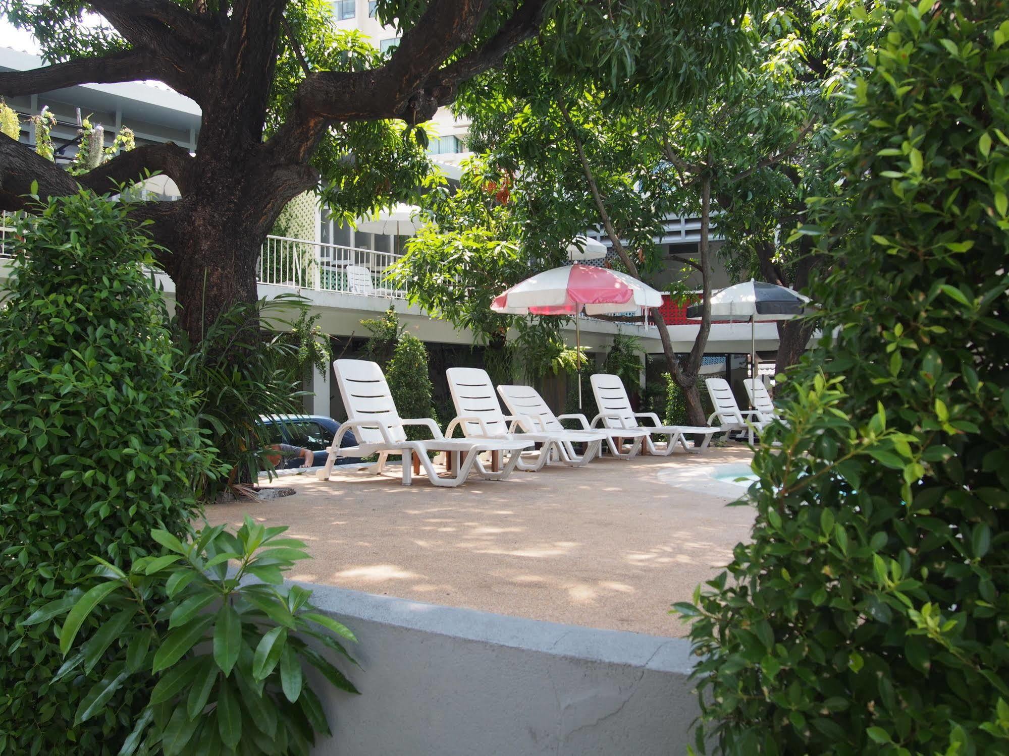 Retroasis Hotel Bangkok Luaran gambar